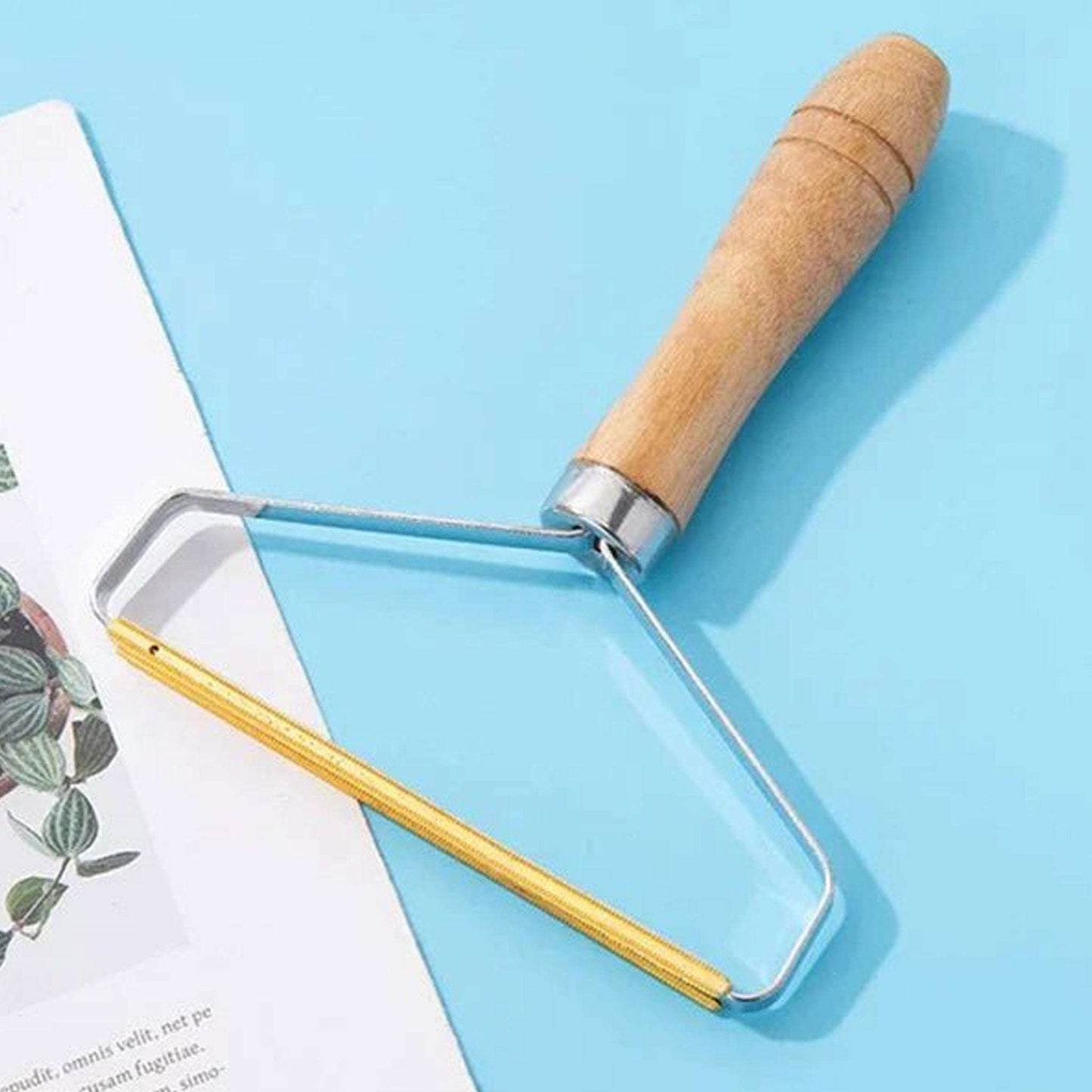 Pet Hair Remover for Dog and Cat Blufi pet hair remover in use, removing pet hair from clothing, showcasing its effectiveness and portable design.