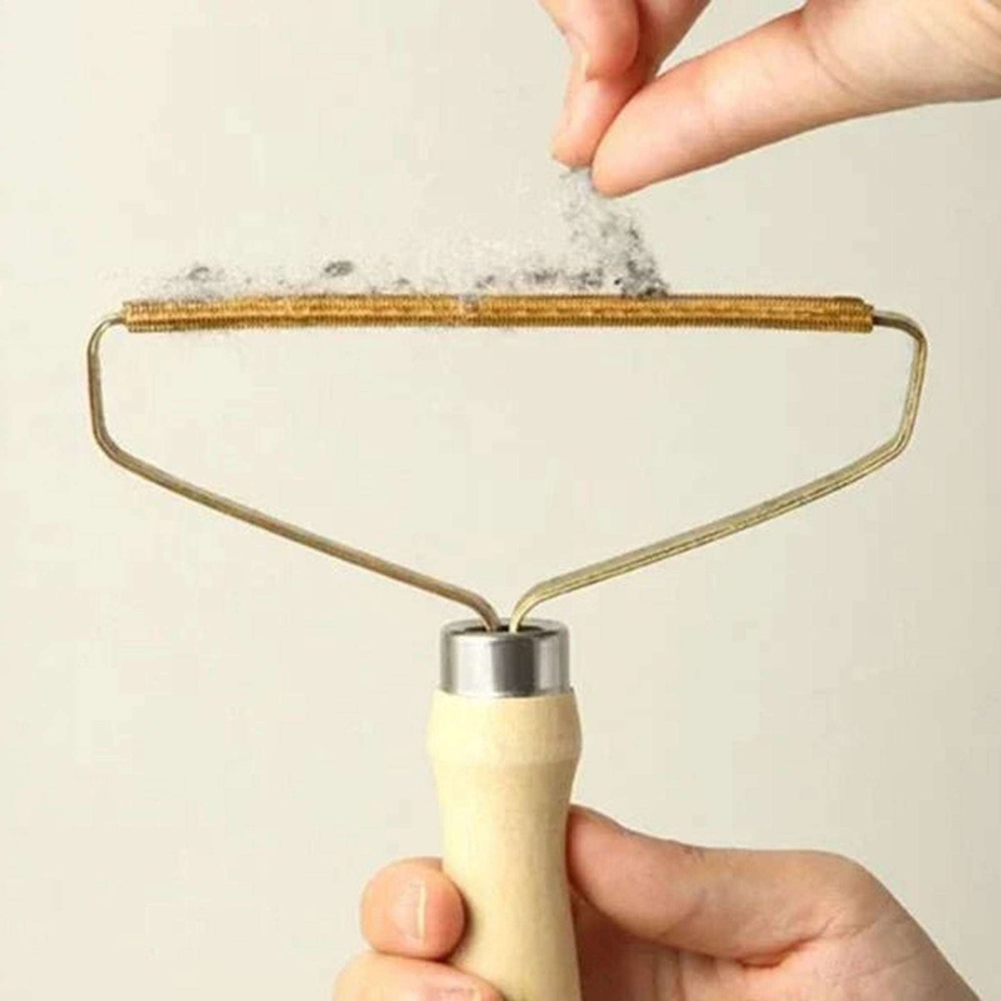 Pet Hair Remover for Dog and Cat Blufi pet hair remover in use, showing its effective design for removing pet hair from clothing and furniture.